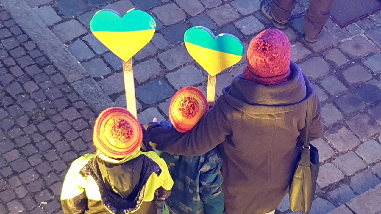 Mahnwache am 06.03.2022 in Amberg, Schrannenplatz, gegen den Krieg in der Ukraine