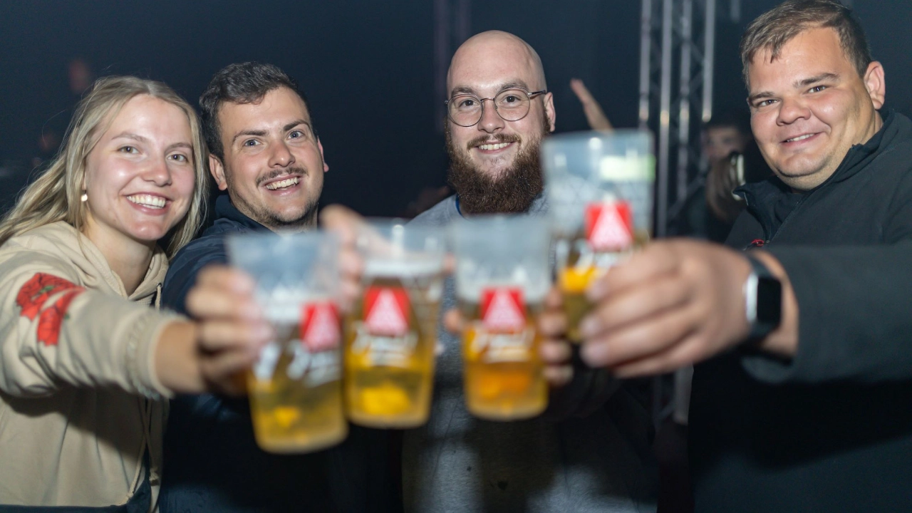 camp_bayern_anstossen_2024