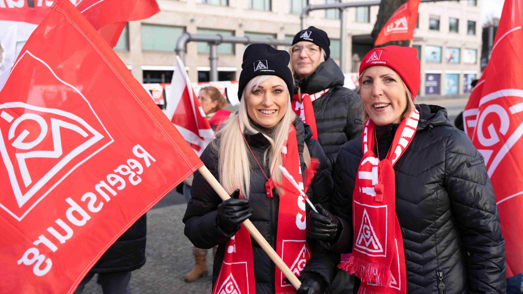 Bayerische Beschäftigte bei der Kundgebung am Rande der 2. Tarifverhandlung in der Leiharbeit in Berlin