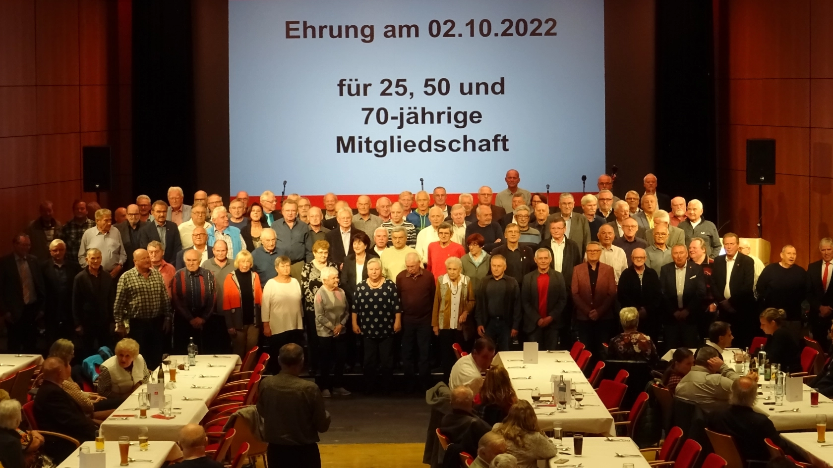 Gruppenbild der Kolleginnen und Kollegen, die für ihre 50-jährige Mitgliedschaft in der IG Metall geehrt wurden.