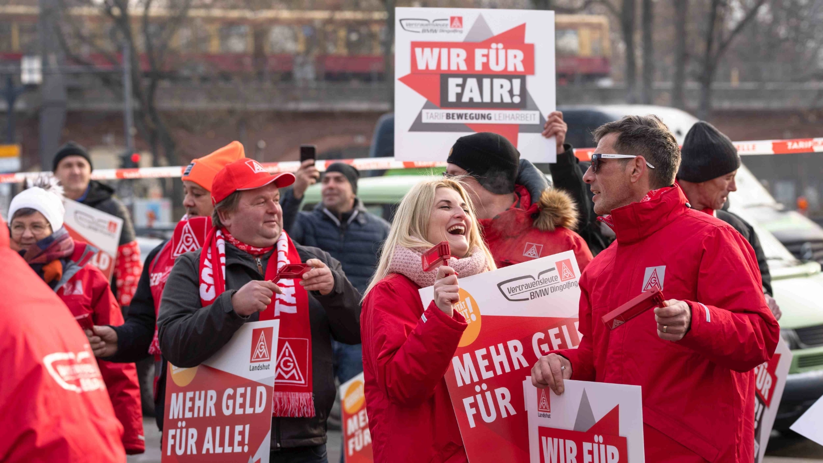 Bayerische Beschäftigte bei der Kundgebung am Rande der 2. Tarifverhandlung in der Leiharbeit in Berlin