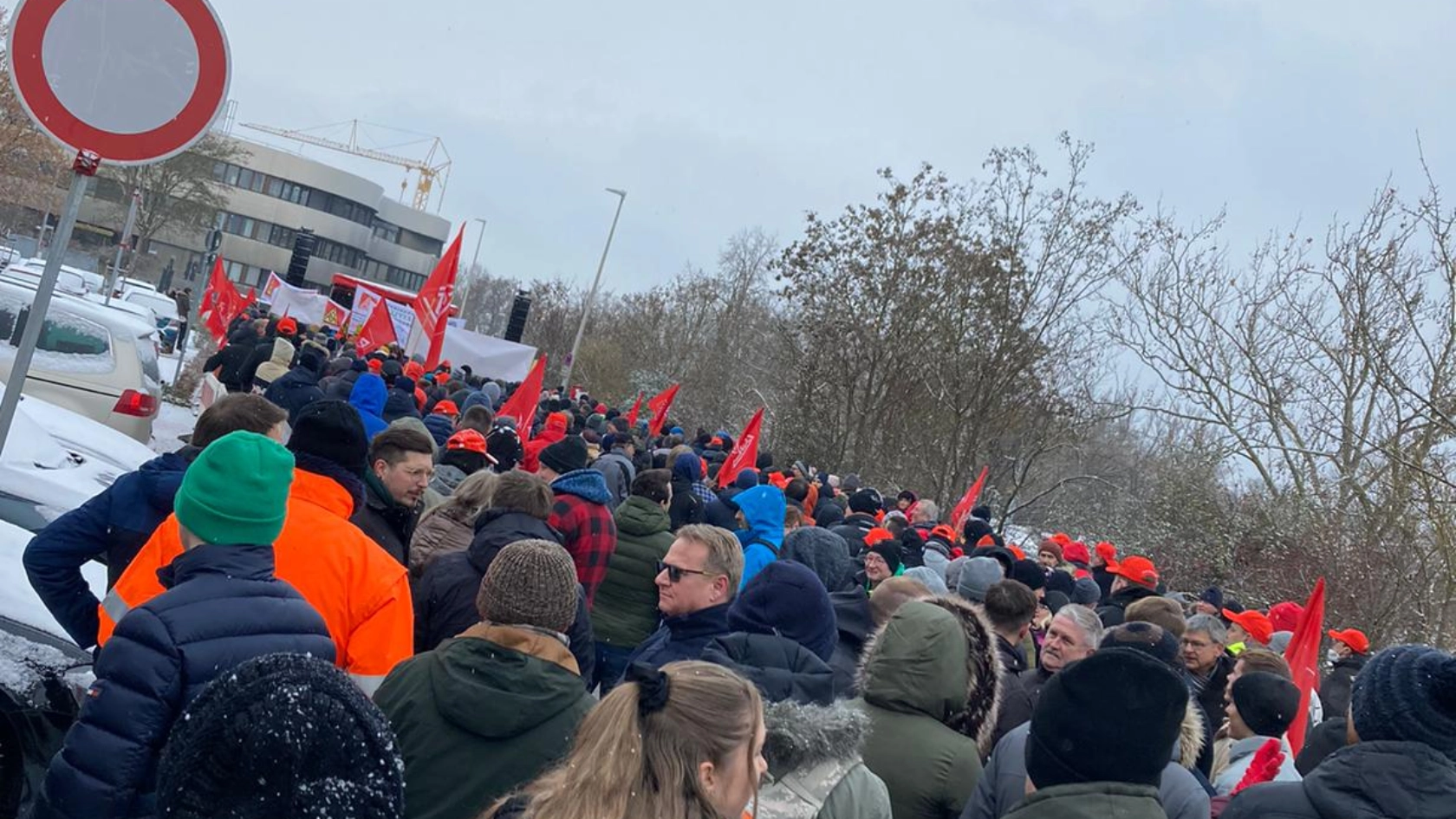 Bundesweiter Schaeffler-Aktionstag gegen Stellenabbau vor Unternehmenszentrale in Herzogenaurach