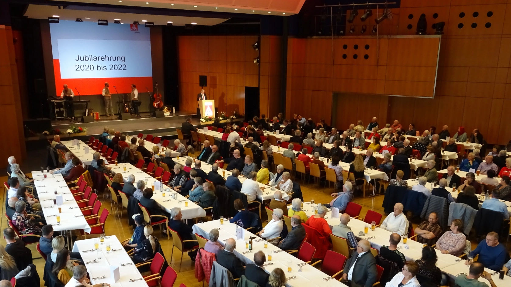 Horst Ott als Redner bei Jubilarehrung