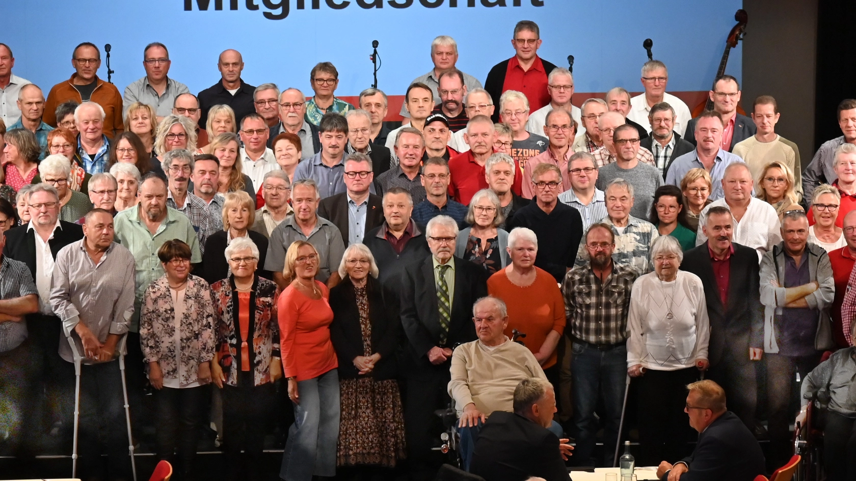 Gruppenbild der Kolleg*innen, die für ihre 40-jährige Mitgliedschaft geehrt wurden