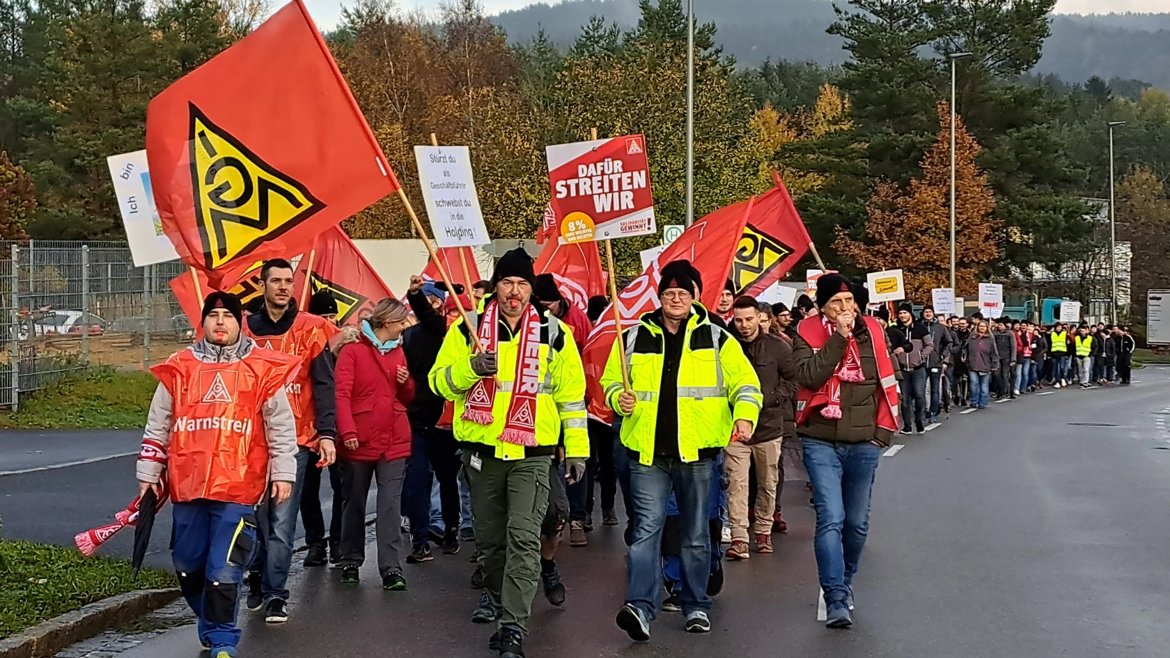 gemeinsame Warnstreikkundgebung im Industriegebiet Immenstetten