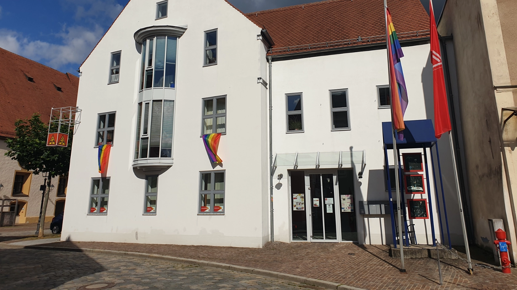 Gewerkschaftshaus geschmückt zum CSD