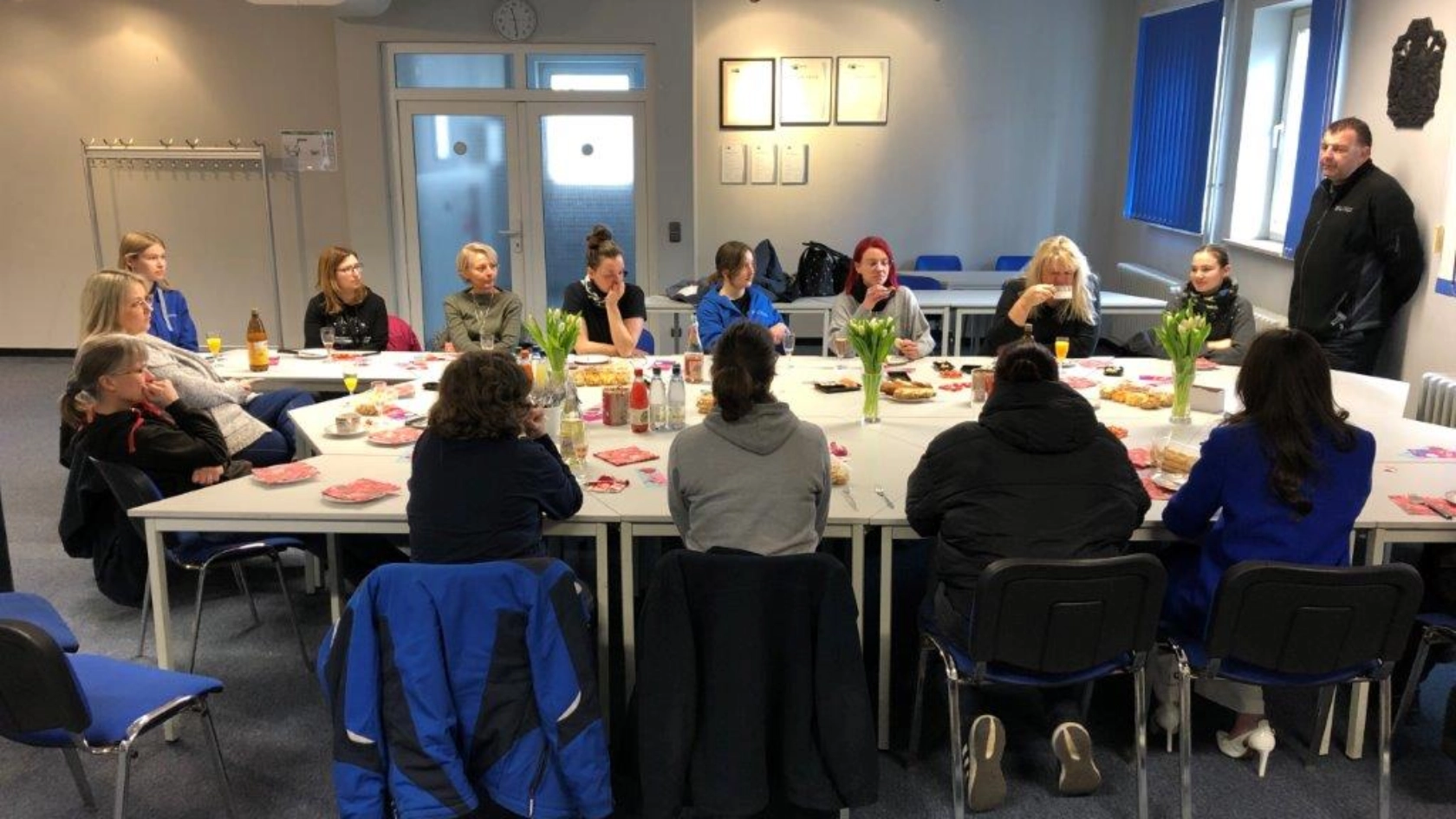 Am Internationalen Frauentag setzt die IG Metall Amberg ein Zeichen: Aktionen in Betrieben wie emz, Grammer & Luitpoldhütte für Gleichberechtigung. Engagement für eine gerechtere Arbeitswelt. #Gleichstellung #IGMetallAmberg #Frauentag