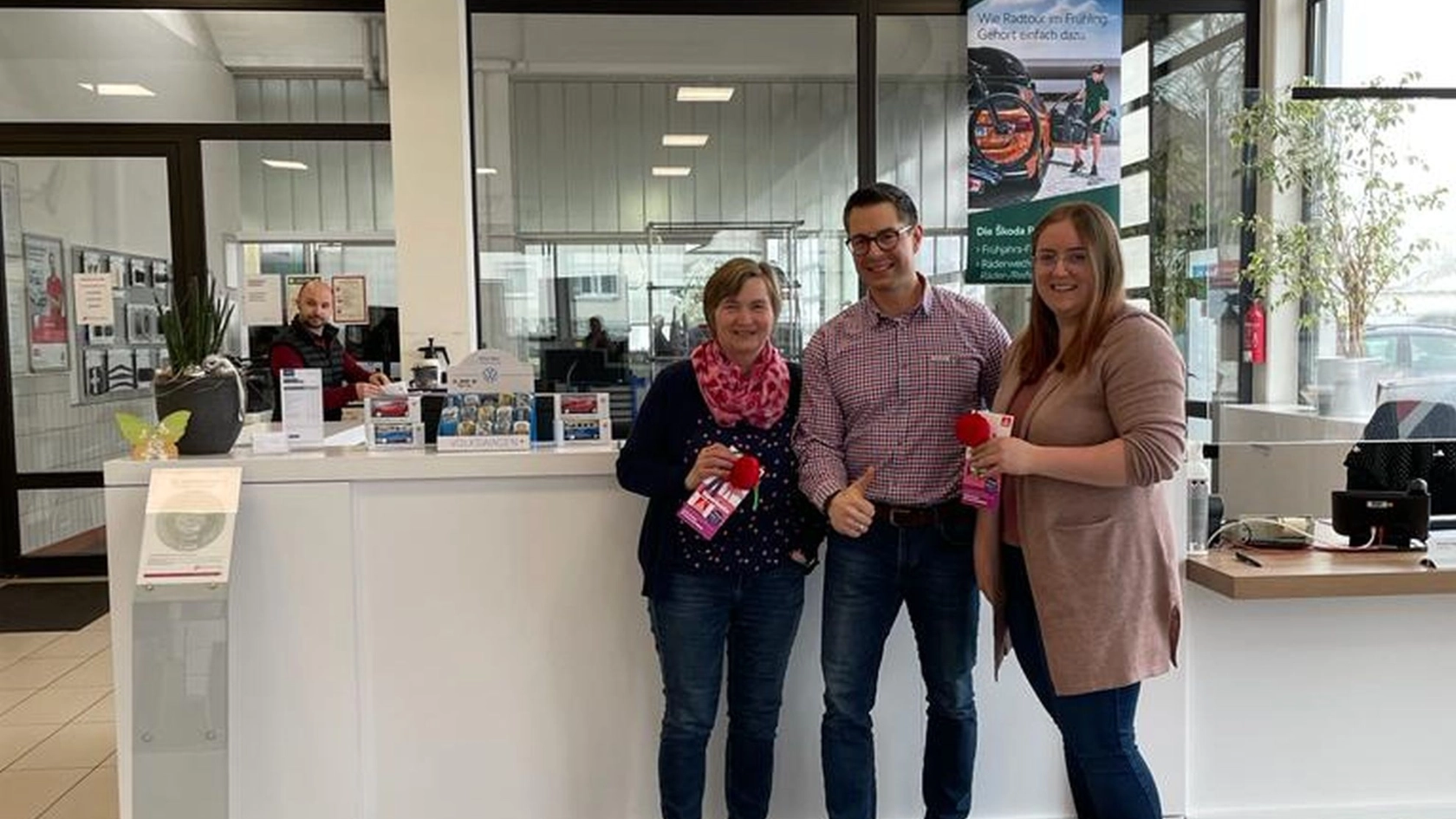 und Flyer für die Online-Veranstaltungen der IG Metall an die Kolleginnen.