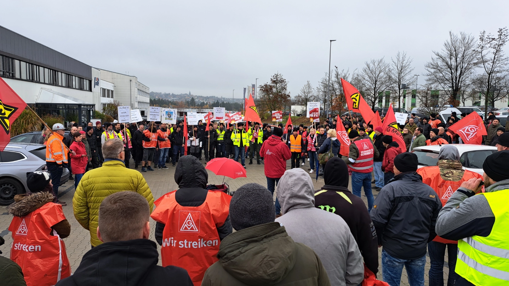 gemeinsame Warnstreikkundgebung im Industriegebiet Immenstetten