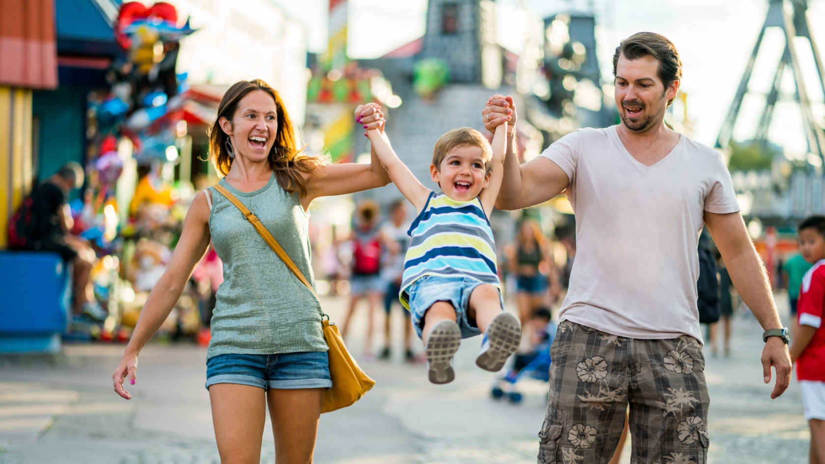 Familie im Freizeitpark