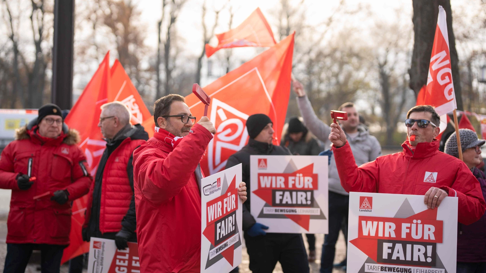 Bayerische Beschäftigte bei der Kundgebung am Rande der 2. Tarifverhandlung in der Leiharbeit in Berlin