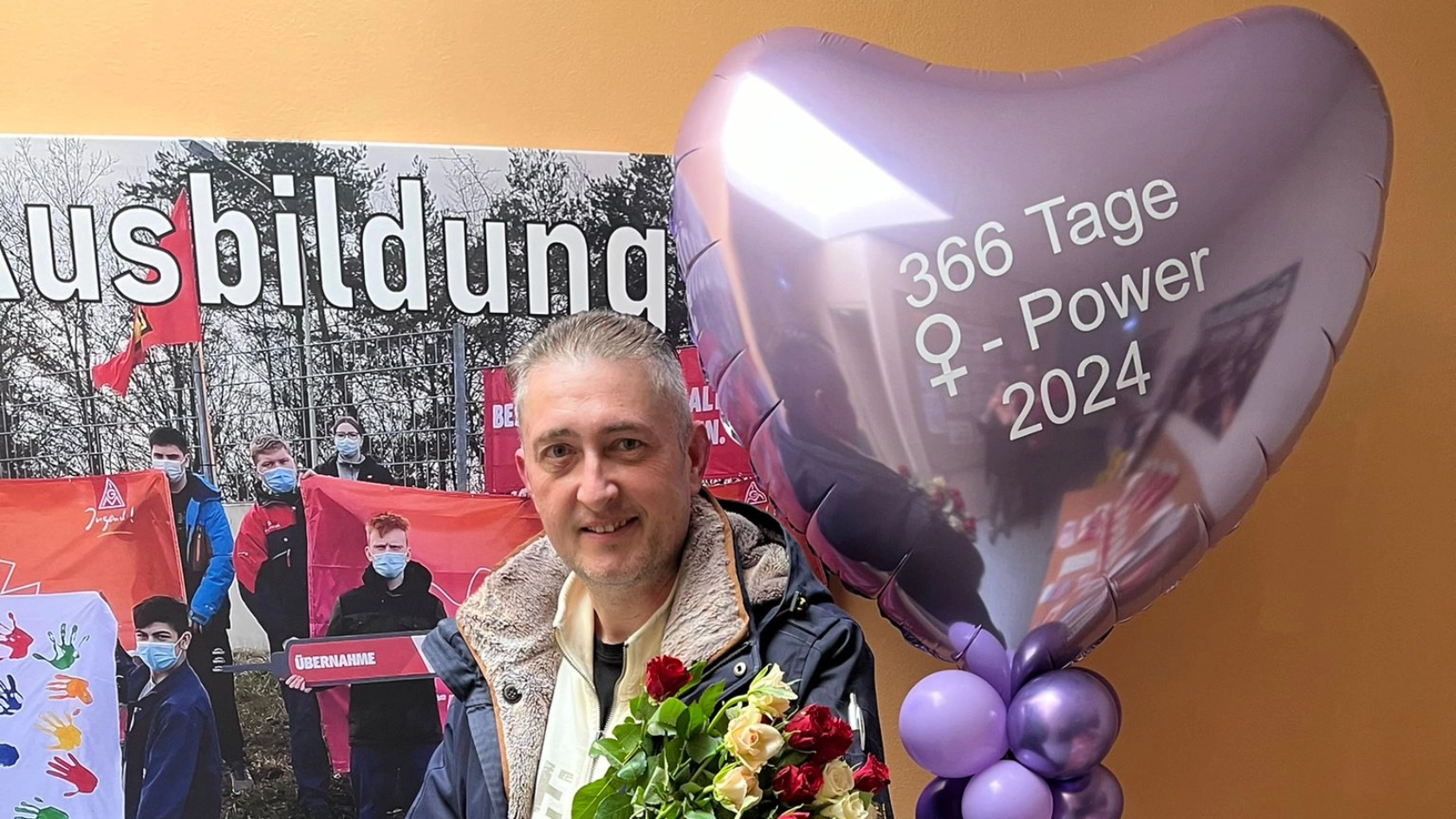 Am Internationalen Frauentag setzt die IG Metall Amberg ein Zeichen: Aktionen in Betrieben wie emz, Grammer & Luitpoldhütte für Gleichberechtigung. Engagement für eine gerechtere Arbeitswelt. #Gleichstellung #IGMetallAmberg #Frauentag