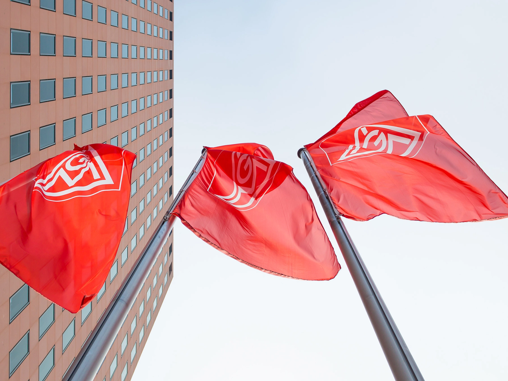 IG Metall, Mainforum, Gebäude, Fahnen