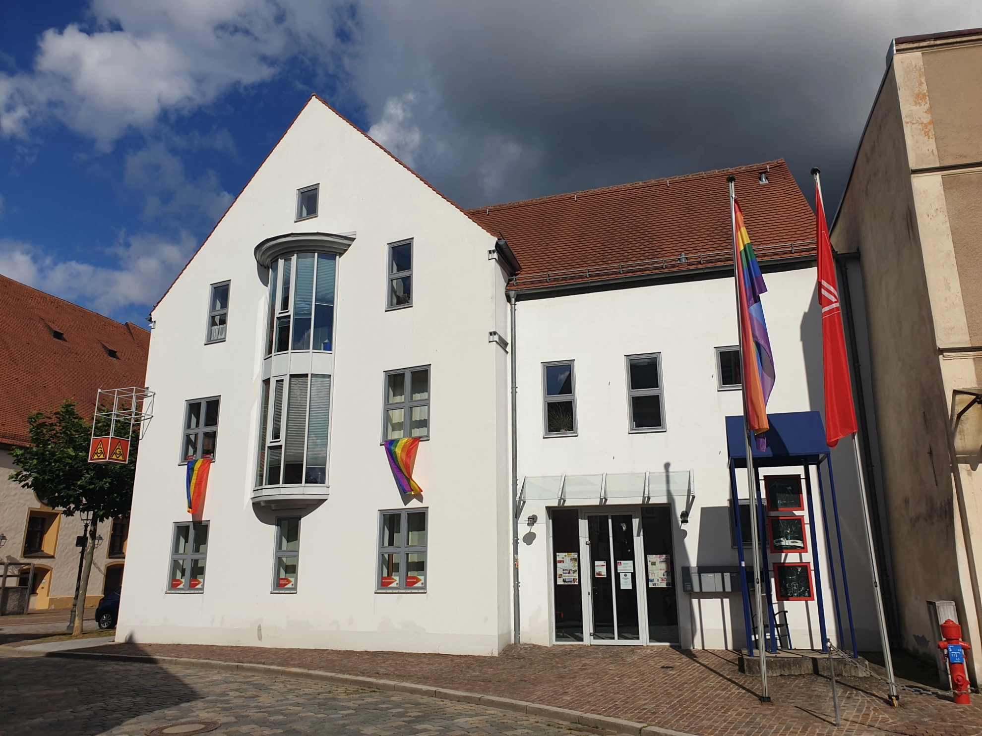 Gewerkschaftshaus geschmückt zum CSD