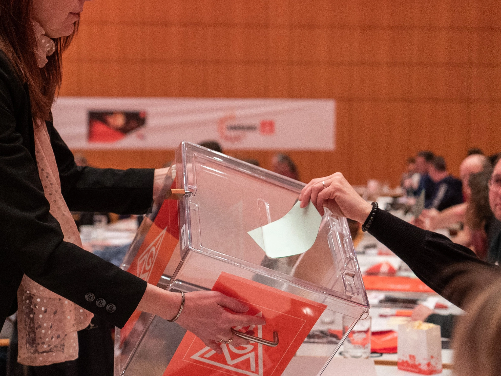 Wahlurne, Stimmabgabe Organisationswahlen 2020