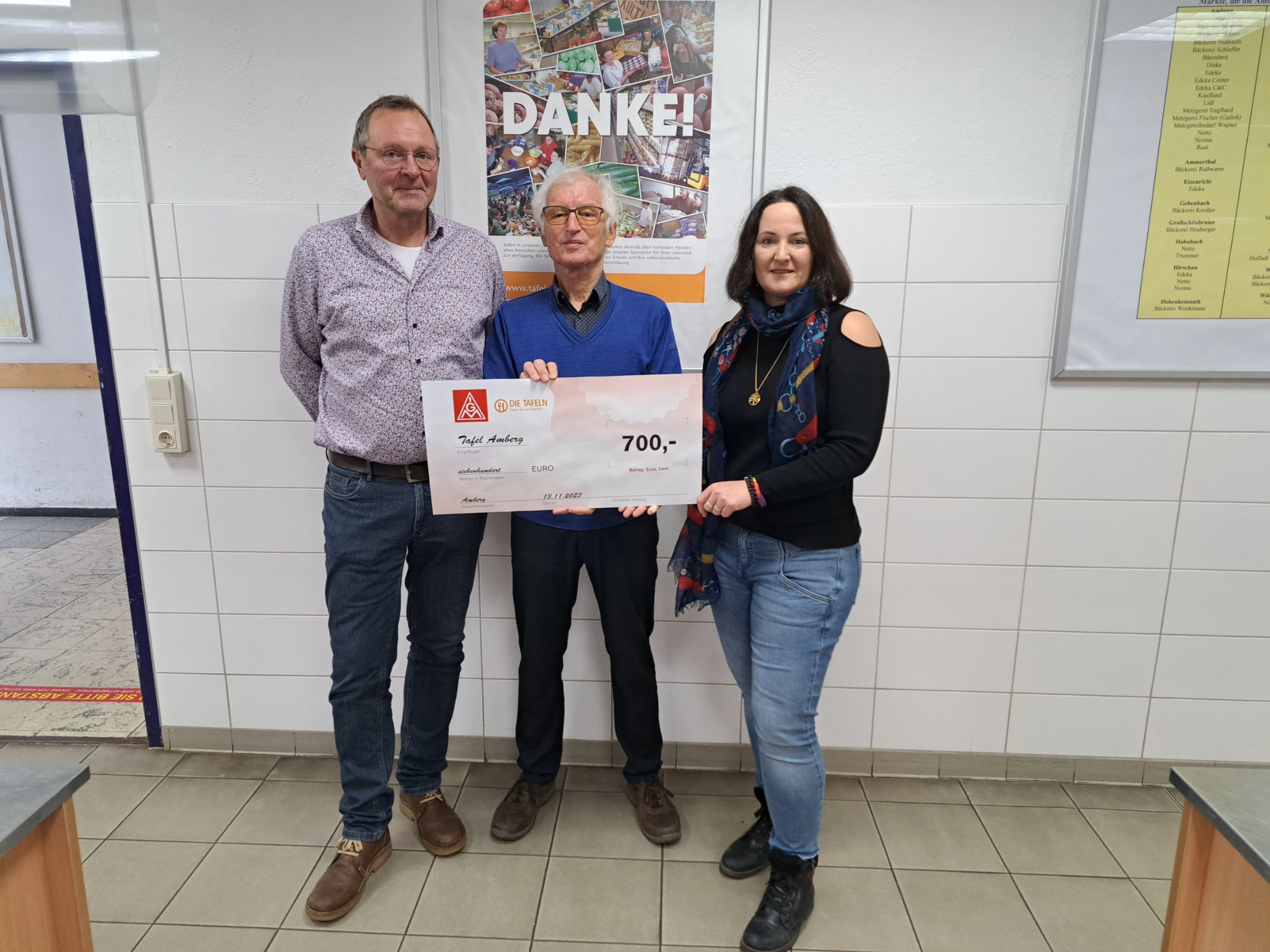 Spendenübergabe der IG Metall Amberg an die dortige Tafel.