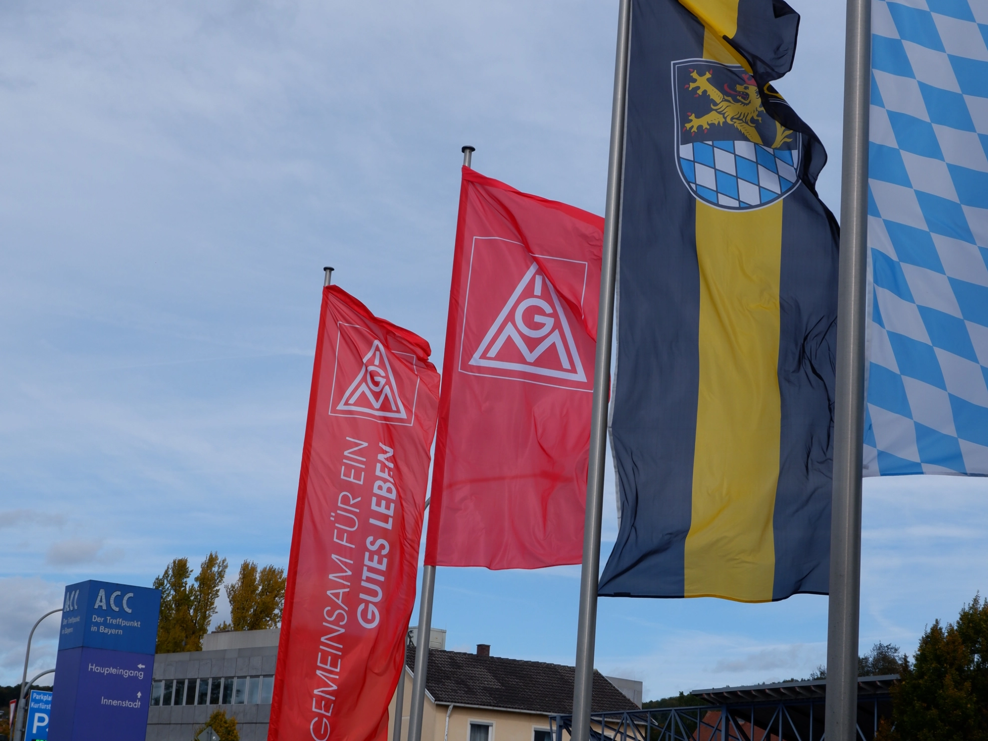 2024_10_jubilarehrung_amberg_fahnen