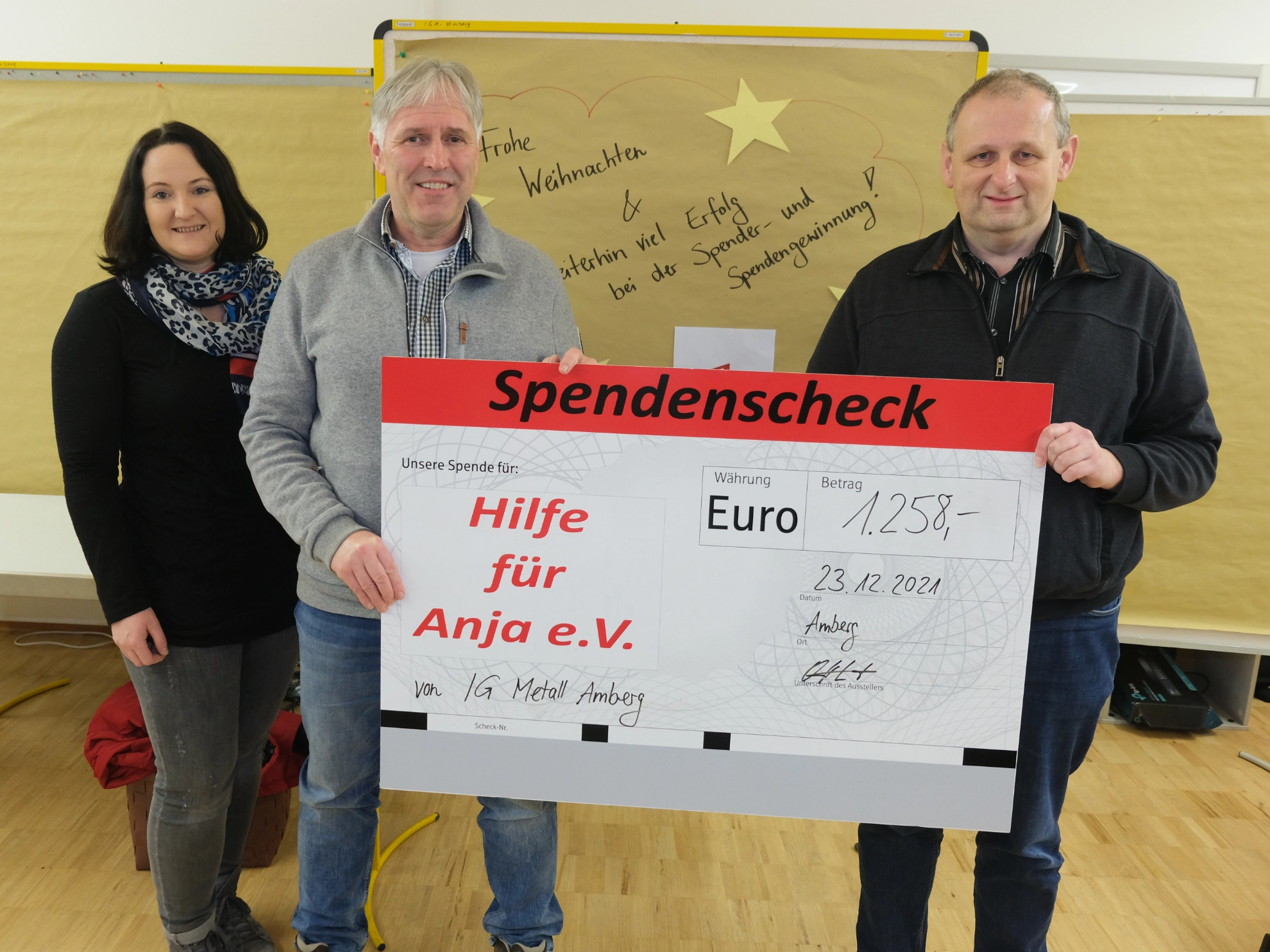 Erneute Spendenübergabe an Hilfe für Anja