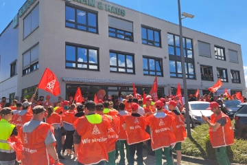 Über 120 Beschäftigte beteiligen sich am Warnstreik in Auerbach i.d. Opf.