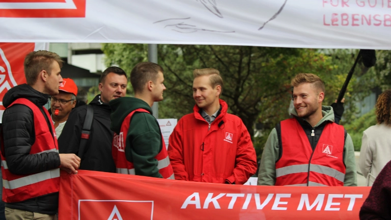 Demo in Nürnberg vor der ersten Verhandlung in der Schreib- und Zeichengeräteindustrie