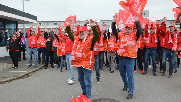 Gemeinsame Kundgebung in Hengersberg: Edscha, MAN Deggendorf, HB Maschinenbau, HB Feinmechanik, Liebherr-Components Deggendorf
