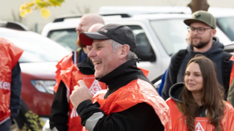 Gute Stimmung beim Warnstreik bei Siemens Luhe