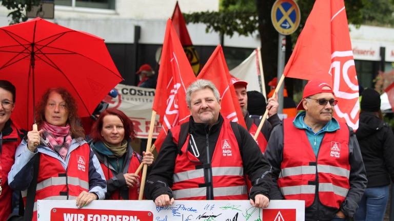 Demo in Nürnberg vor der ersten Verhandlung in der Schreib- und Zeichengeräteindustrie