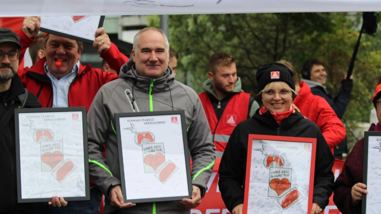Demo in Nürnberg vor der ersten Verhandlung in der Schreib- und Zeichengeräteindustrie