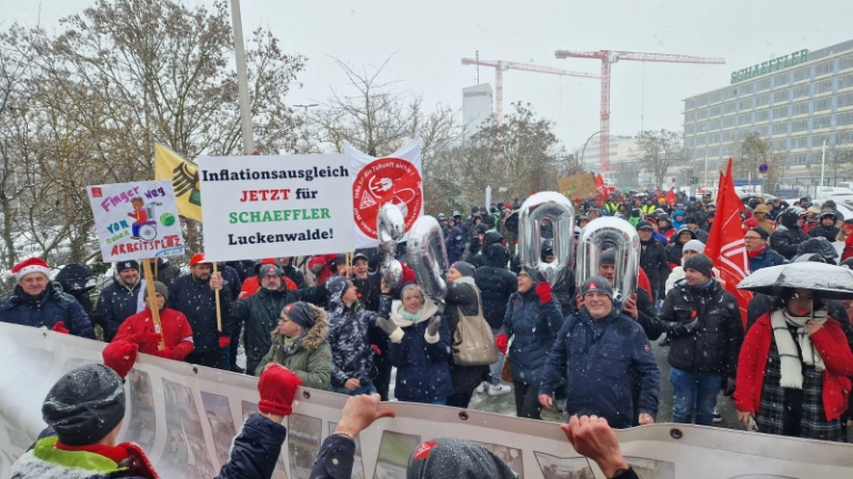 Bundesweiter Schaeffler-Aktionstag gegen Abbaupläne in Herzogenaurach