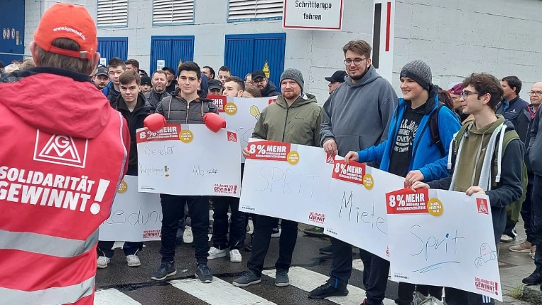 Jugend beim 2. Warnstreik bei Grammer