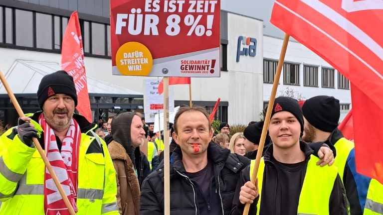 gemeinsame Warnstreikkundgebung im Industriegebiet Immenstetten