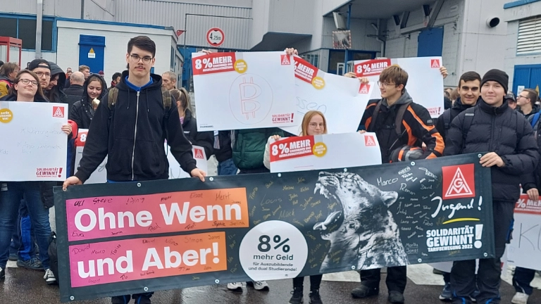 Jugend beim 2. Warnstreik bei Grammer