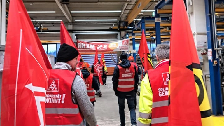 Koll. ziehen durchs Werk