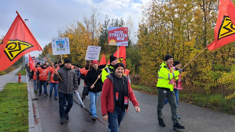 gemeinsame Warnstreikkundgebung im Industriegebiet Immenstetten