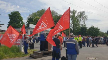 Kundgebung zur Rettung des Rohrwerks