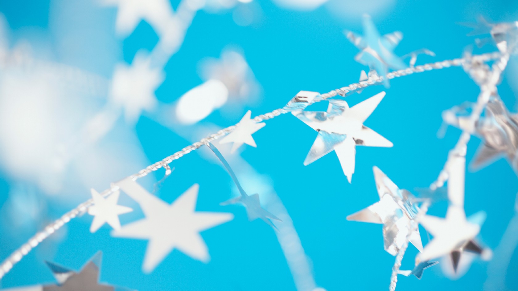 Weihnachtsbild mit Sternengirlande